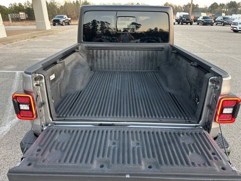 Used 2020 Jeep Gladiator Overland image 37