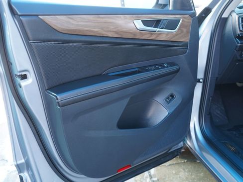 Used 2025 Volkswagen Atlas SE image 14