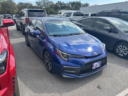 Used 2020 Toyota Corolla SE w/ SE Premium Package image 3