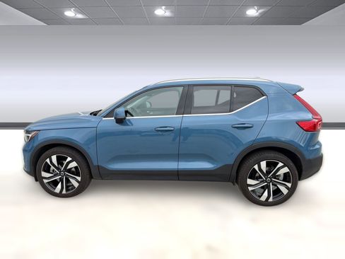 Certified 2023 Volvo XC40 B5 Ultimate w/ Protection Package Premier AWD/4WD image 2