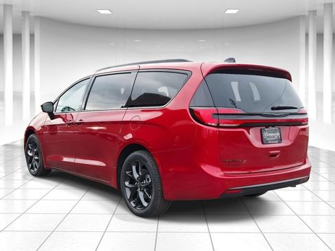 New 2026 Chrysler Pacifica Select w/ S Appearance Package FWD image 5