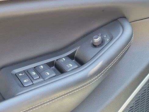 Used 2023 Jeep Grand Cherokee Limited image 25