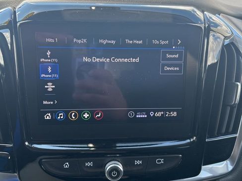 Used 2020 Chevrolet Traverse LT FWD image 38