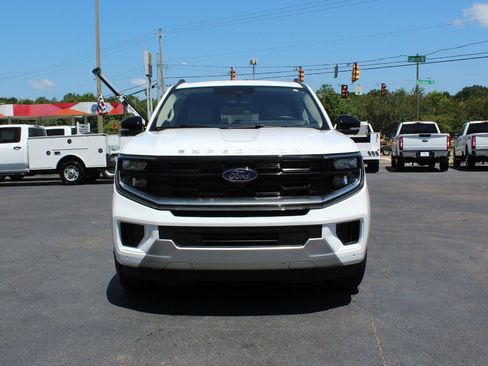 Used 2025 Ford Expedition Platinum AWD/4WD image 9