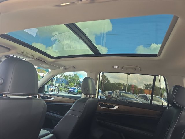 Used 2024 Volkswagen Atlas SE w/ Panoramic Sunroof Package FWD image 25