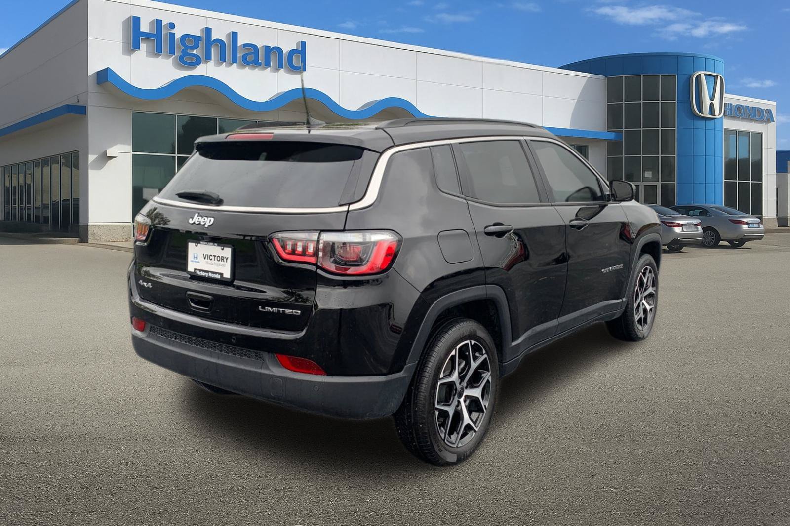 Used 2025 Jeep Compass Limited AWD/4WD image 5