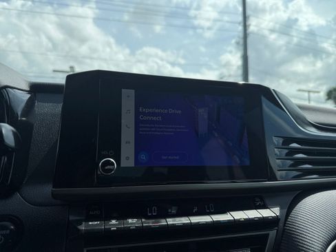 Used 2025 Toyota Camry SE image 20