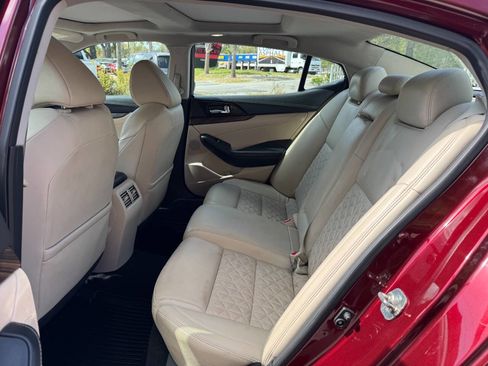 Used 2016 Nissan Maxima Platinum image 12