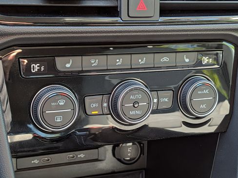Certified 2024 Volkswagen Taos SE AWD/4WD image 23