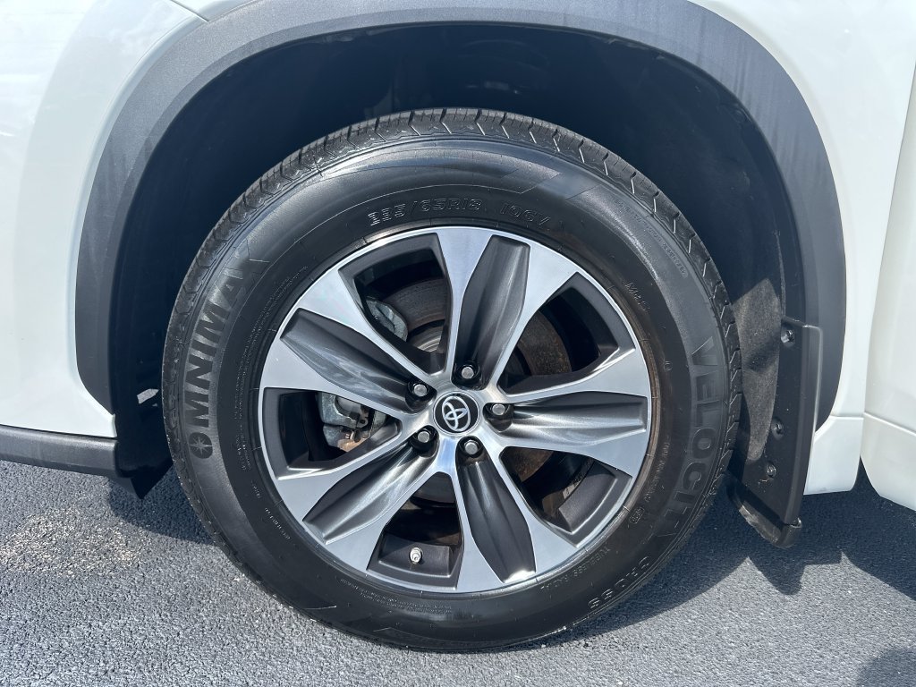 Used 2023 Toyota Highlander XLE FWD image 10