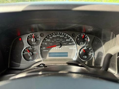 Used 2024 GMC Savana 2500 w/ Driver Convenience Package image 4