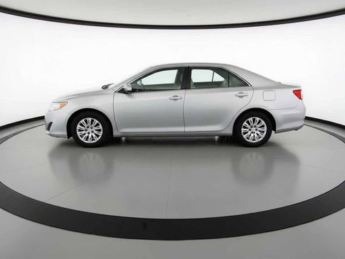 Used 2013 Toyota Camry LE image 5