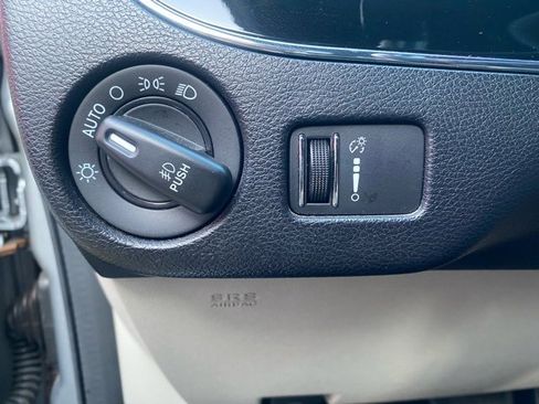 Used 2019 Dodge Grand Caravan SXT image 15