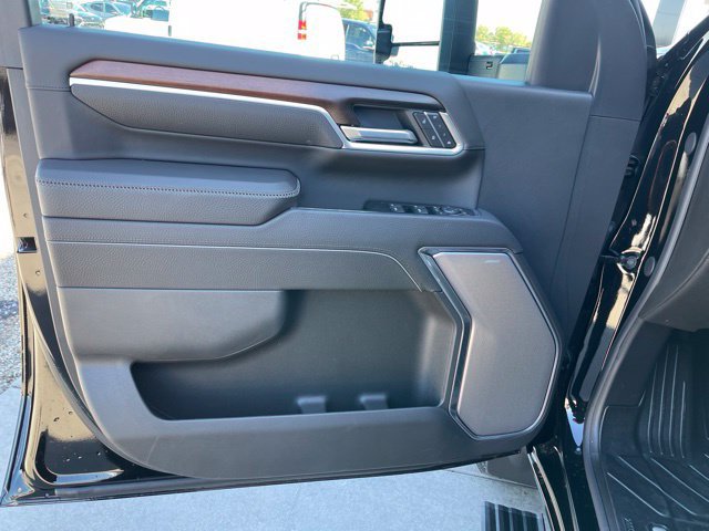 Certified 2026 GMC Sierra 3500 Denali w/ Denali Reserve Package AWD/4WD image 15