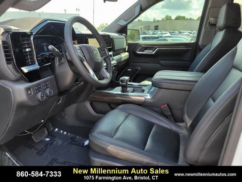 Used 2024 Chevrolet Silverado 1500 LT Trail Boss w/ Convenience Package II image 17