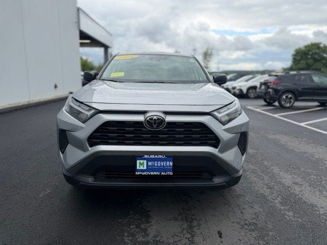 Used 2025 Toyota RAV4 LE FWD image 3