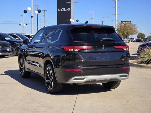 Used 2024 Mitsubishi Outlander SE Black Edition image 3