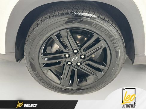 Used 2025 Chevrolet Trax ACTIV w/ Sunroof Package FWD image 32