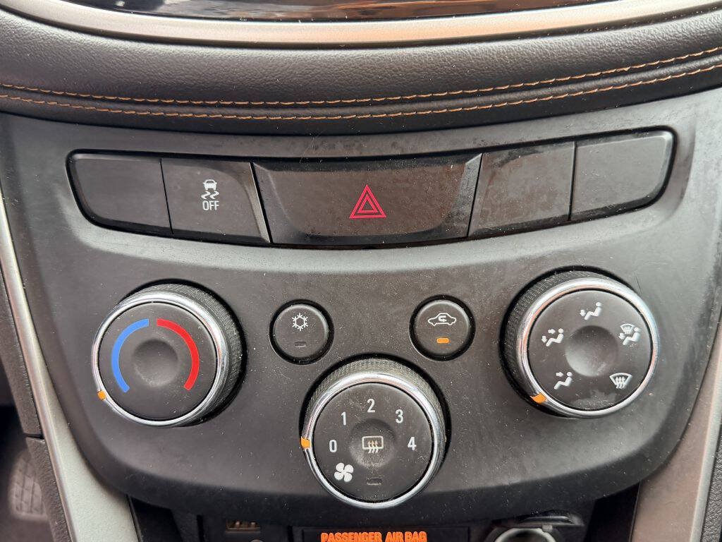 Used 2018 Chevrolet Trax LS AWD/4WD image 17