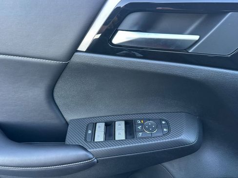 New 2025 Mitsubishi Outlander SE image 12