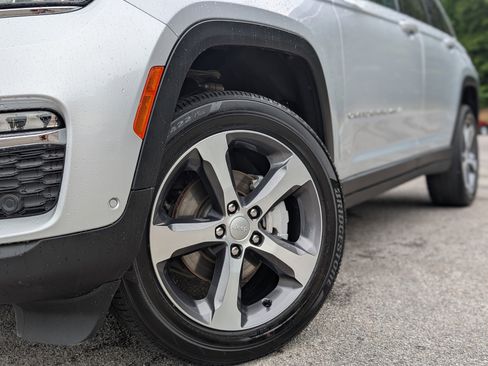 Used 2024 Jeep Grand Cherokee Limited w/ Luxury Tech Group II AWD/4WD image 35