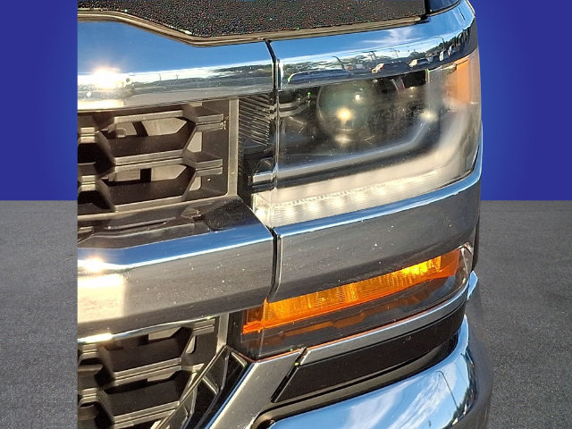 Used 2018 Chevrolet Silverado 1500 LT w/ All Star Edition AWD/4WD image 7