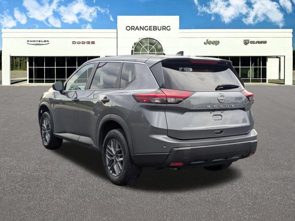 Used 2024 Nissan Rogue S FWD image 6