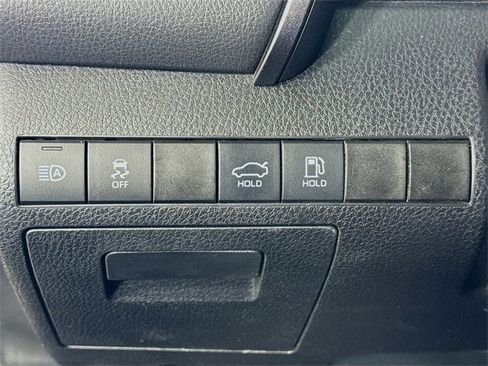 Used 2021 Toyota Camry SE image 10