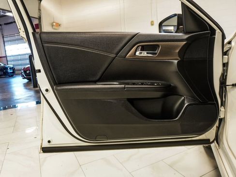 Used 2017 Honda Accord Sport image 17