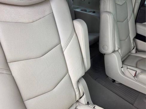 Used 2020 Cadillac Escalade ESV Premium Luxury AWD/4WD image 21