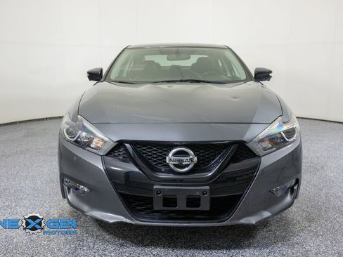 Used 2018 Nissan Maxima SR w/ Midnight Edition FWD image 2