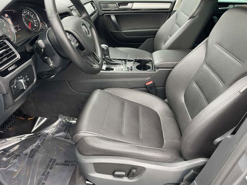 Used 2014 Volkswagen Touareg VR6 image 15