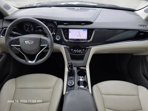 Used 2023 Cadillac XT6 Premium Luxury w/ Technology Package FWD image 10