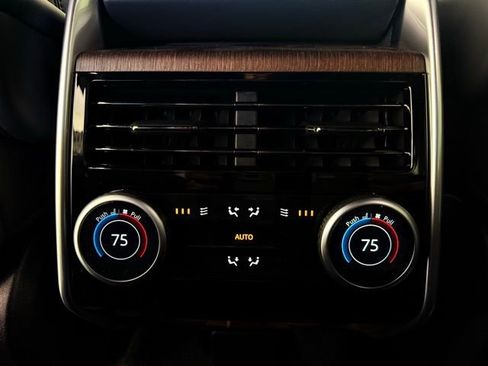 New 2025 Land Rover Range Rover Long Wheelbase SE image 27