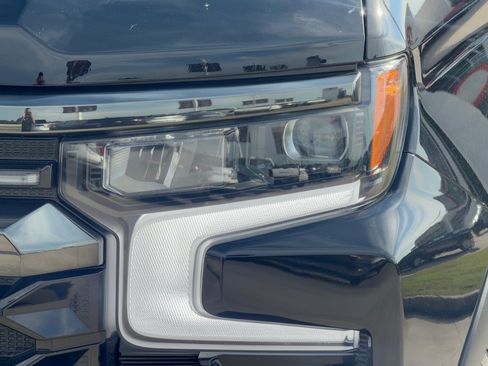 Used 2025 Chevrolet Silverado 1500 ZR2 w/ Technology Package AWD/4WD image 12
