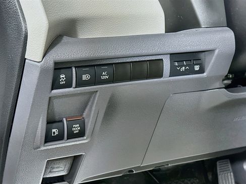 Used 2024 Toyota Sienna Limited AWD/4WD image 10