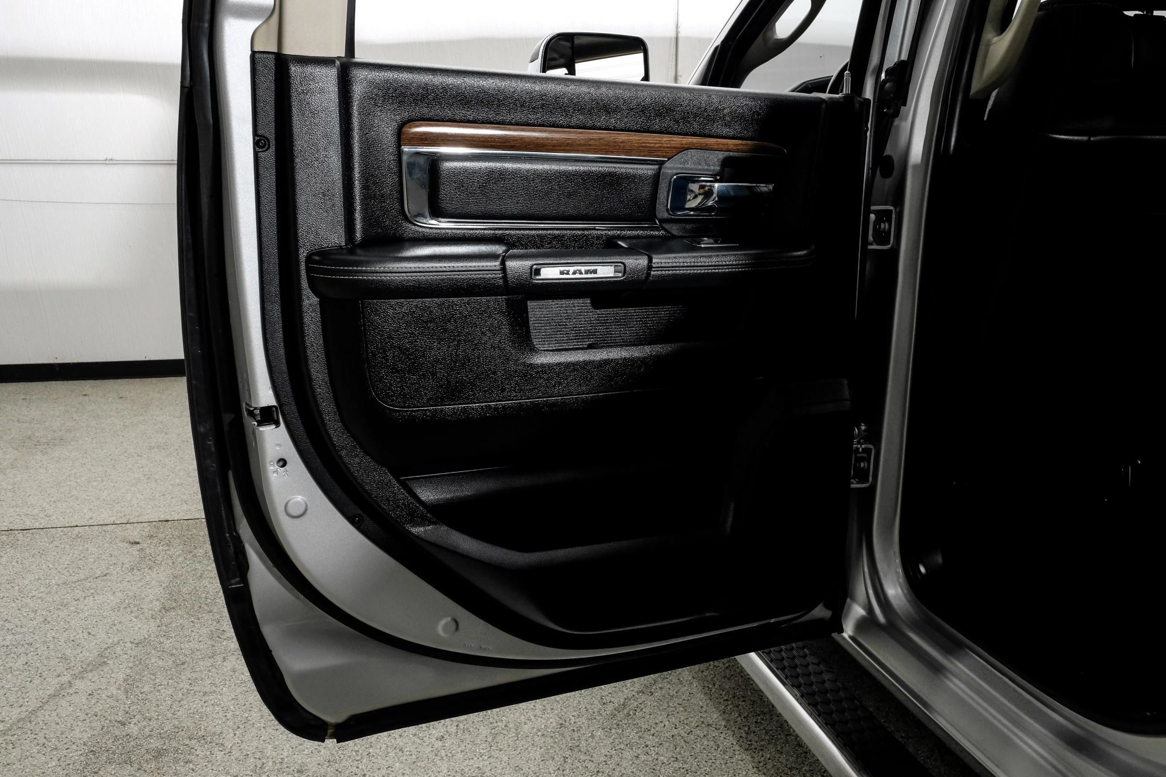 Used 2015 RAM 1500 Laramie w/ Convenience Group AWD/4WD image 59