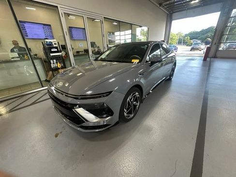 Certified 2024 Hyundai Sonata SEL w/ Convenience Package FWD image 2