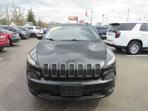 Used 2016 Jeep Cherokee Latitude image 2