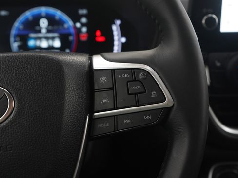 Used 2025 Toyota Grand Highlander AWD image 28