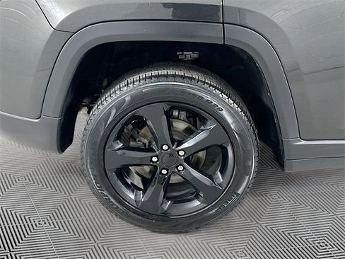 Certified 2024 Jeep Grand Cherokee Limited w/ Black Appearance Package image 20