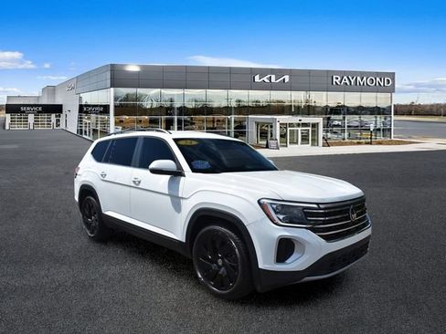 Used 2024 Volkswagen Atlas SE AWD/4WD image 1