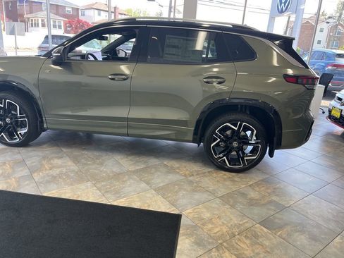 New 2026 Volkswagen Tiguan SEL R-Line AWD/4WD image 6