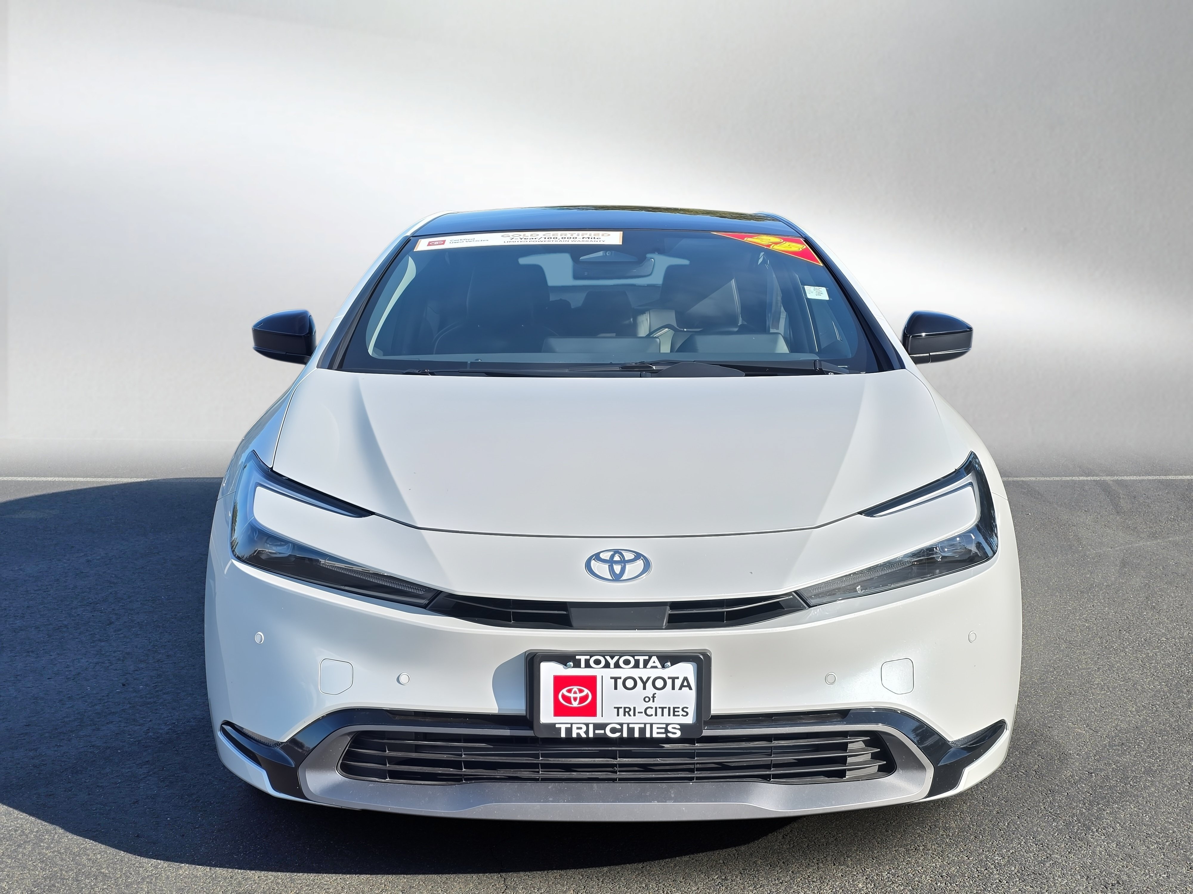 Certified 2025 Toyota Prius XLE FWD image 8