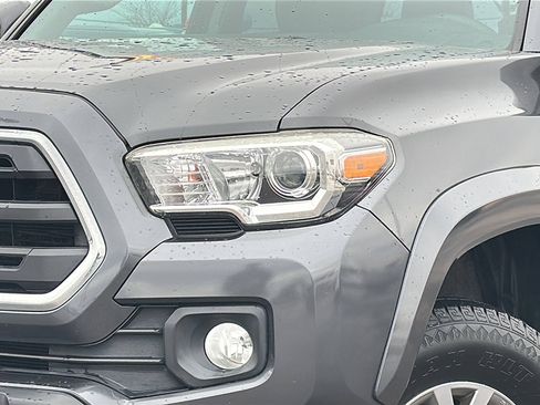 Used 2018 Toyota Tacoma SR5 image 4
