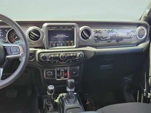Used 2023 Jeep Gladiator Overland AWD/4WD image 15