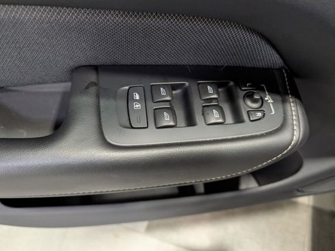 Used 2022 Volvo XC60 T8 R-Design w/ Advanced Package image 15