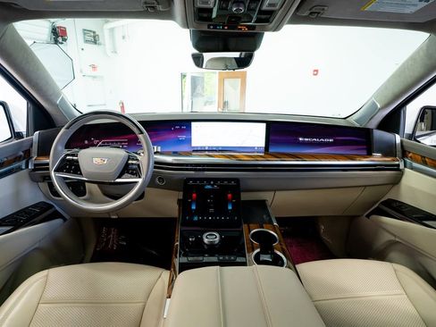 Used 2025 Cadillac Escalade ESV Sport Platinum w/ LPO, ONYX Package RWD image 51