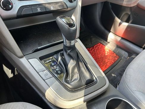 Used 2017 Hyundai Elantra SE FWD image 25
