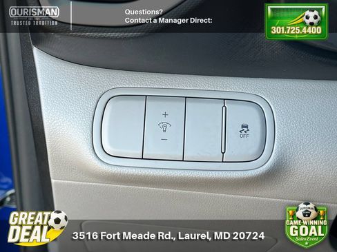 Used 2025 Hyundai Venue SEL FWD image 25